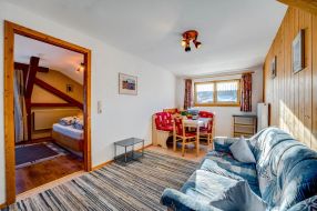Wohnung 2 Ess- und Wohnbereich mit gemuetlicher Eckbank